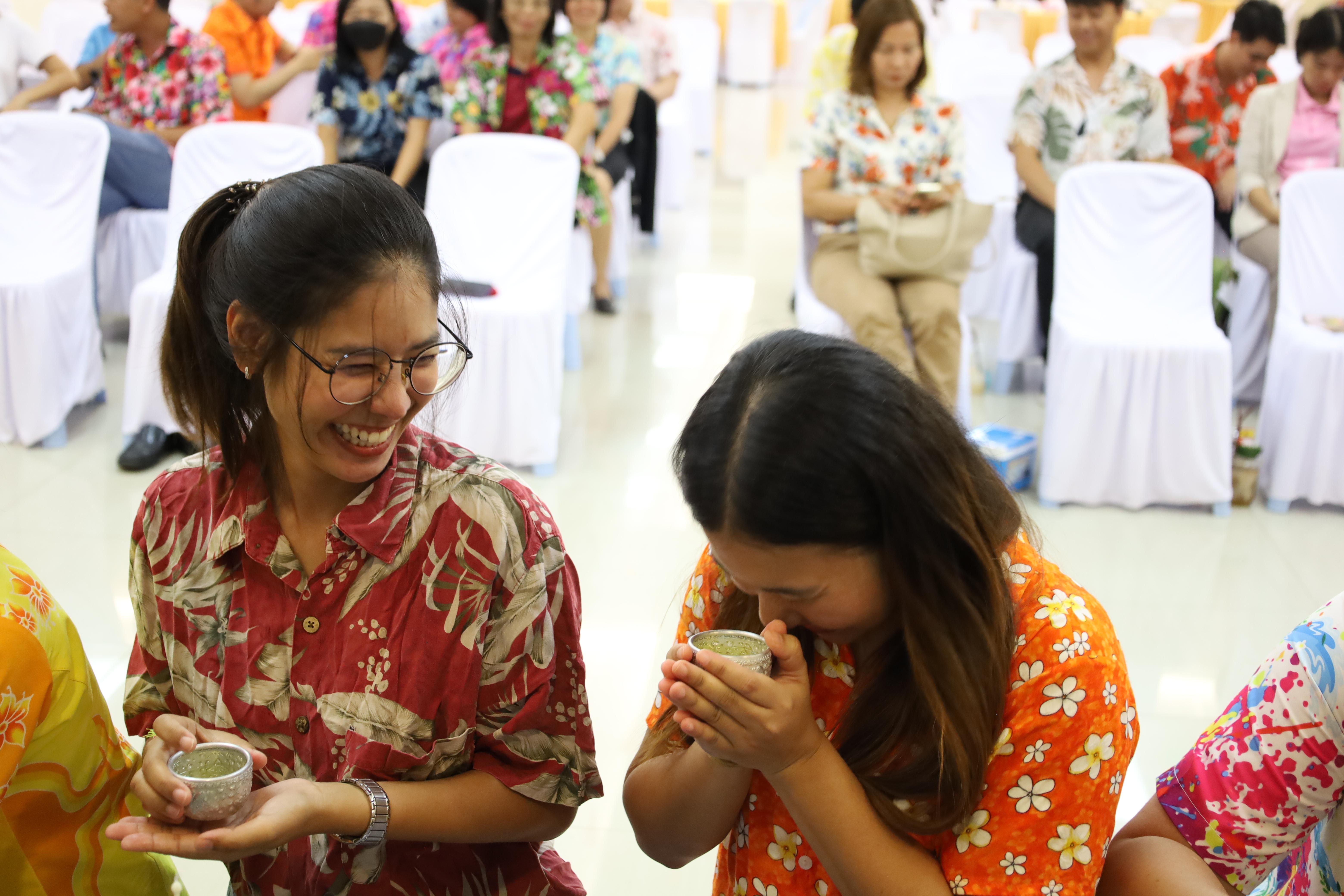 108. วันที่ 26 เมษายน 2568 สาขาการบริหารการศึกษา ได้จัดกิจกรรมรดน้ำดำหัวคณาจารย์ระดับบัณฑิตศึกษา ประจำสาขาการบริหารการศึกษา ณ ห้องประชุมครุร่มสัก 1 ชั้น 3 อาคารคณะครุศาสตร์